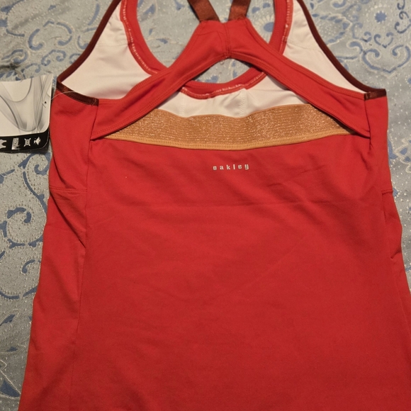 Oakley Red Sports Tank Top With Shelf Bra - Picture 13 of 13